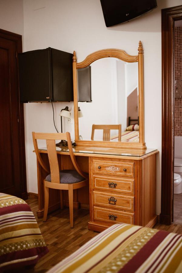 מוטריל Hostal La Campana מראה חיצוני תמונה