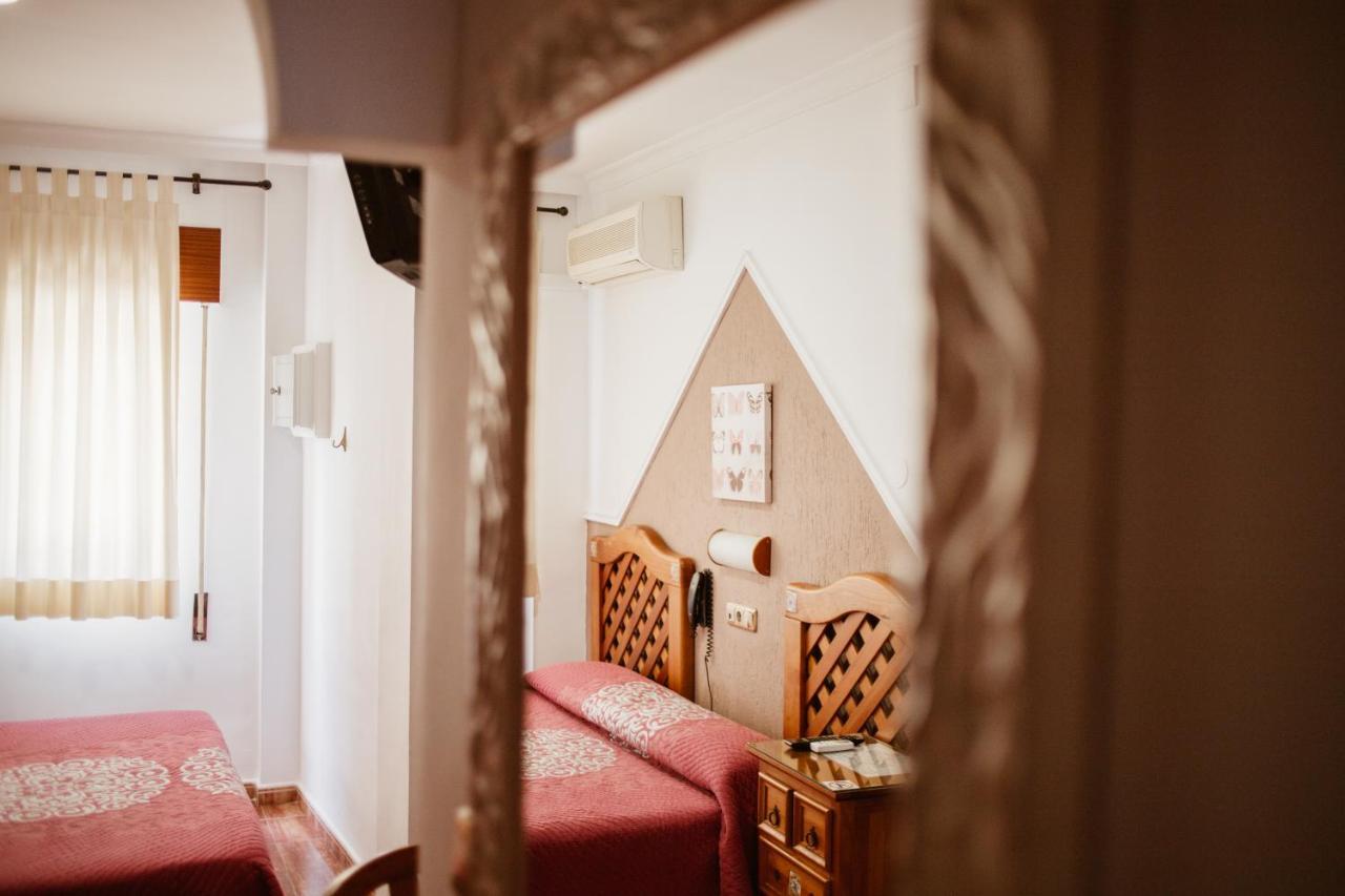 מוטריל Hostal La Campana מראה חיצוני תמונה