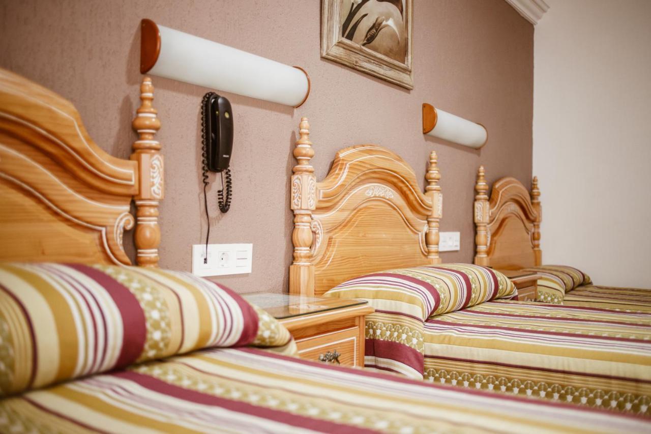 מוטריל Hostal La Campana מראה חיצוני תמונה