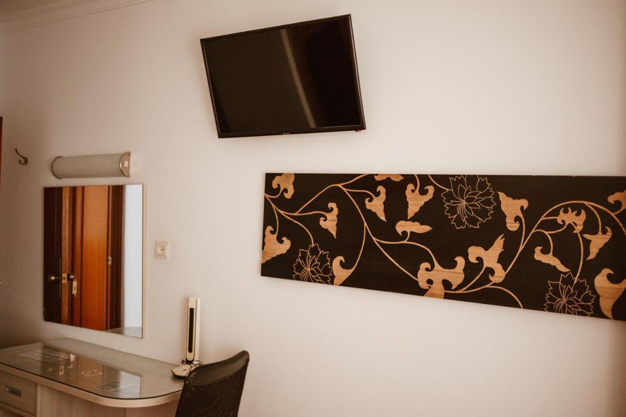 מוטריל Hostal La Campana מראה חיצוני תמונה