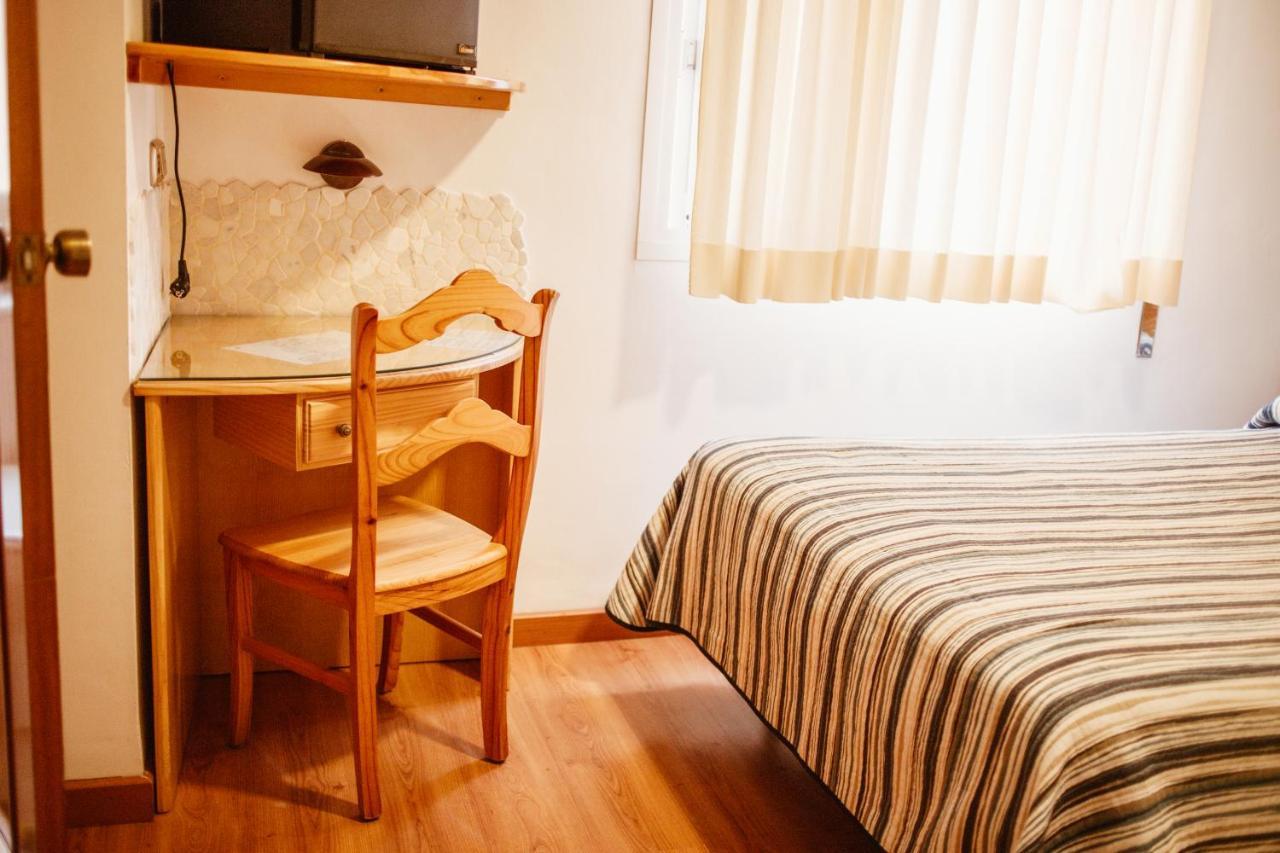 מוטריל Hostal La Campana מראה חיצוני תמונה