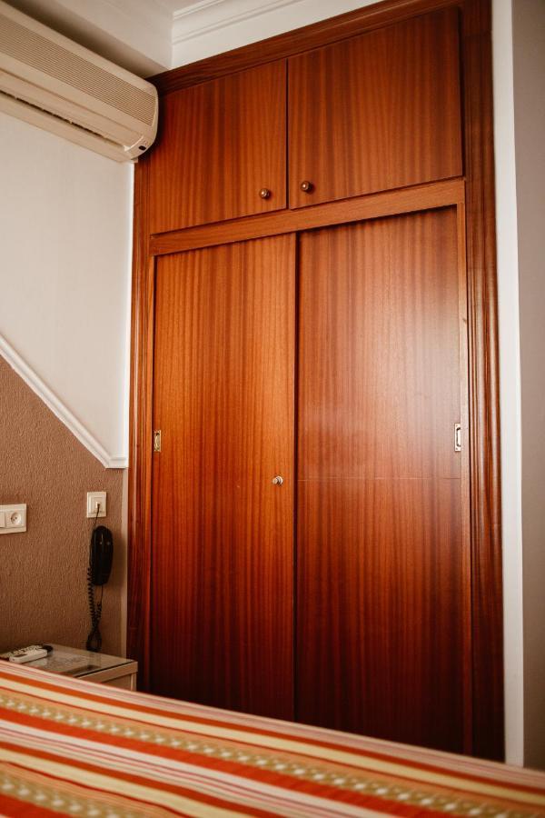מוטריל Hostal La Campana מראה חיצוני תמונה