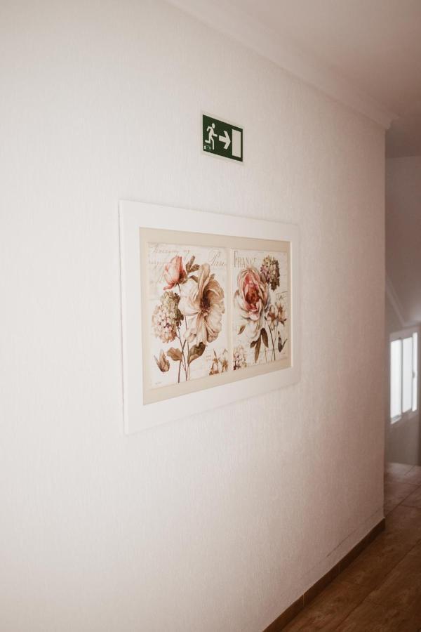 מוטריל Hostal La Campana מראה חיצוני תמונה